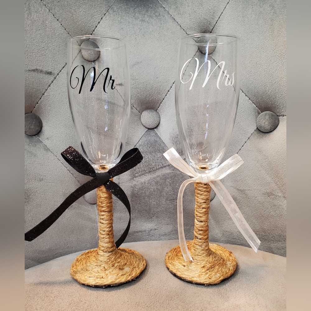 Champagne Wedding Glasses Mr&Mrs 🥂
